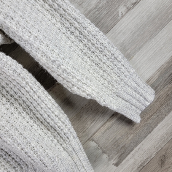 American Eagle Oversized Knit V Neck Light Gray Melange Sweater Large NWT - Picture 9 of 16